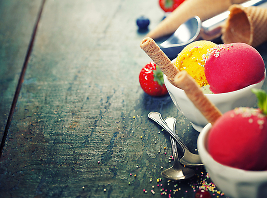 포토 JPG 해외이미지 아이스크림 디저트 실내 사람없음 달콤 나무바닥 산딸기 맛있는 해외202004 해외포토 음식 과일 바닥 내부 맛 파일형식