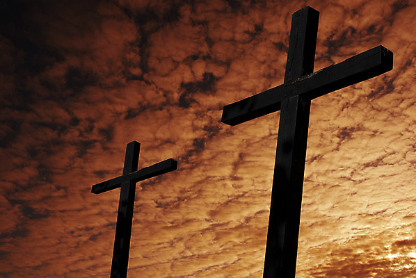 포토 JPG 해외이미지 구름 실루엣 기독교 종교 컨셉 십자가 하늘 날씨 그림자 풍경 사람없음 햇빛 일출 믿음 검은색 성경 황혼 일몰 기도 죽음 심볼 묘사 윤곽 희생 해외202004 해외202105 해외포토 자연요소 감정 컬러 종교용품 촬영기법 태양 노을 파일형식