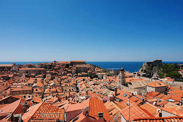 포토 JPG 해외이미지 전통 벽 바다 여행 건축양식 자연 지붕 휴가 휴식 거리 풍경 사람없음 여름 파란색 컬러풀 햇빛 성당 교회 탑 맑음 도시 중세 역사 큼 지중해 베네치아 방문 포인트 크로아티아 달마시안 두브로브니크 수녀원 옛날 파라다이스 해외202004 해외202105 해외포토 건축물 계절 건축 유럽 컬러 컨셉 종교건축 날씨 금융 태양 이탈리아 개 크기 생태계 파일형식