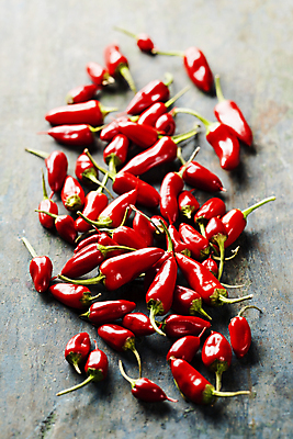 포토 JPG 해외이미지 식재료 사람없음 매움 나무바닥 홍고추 해외202004 해외포토 고추 바닥 맛 파일형식