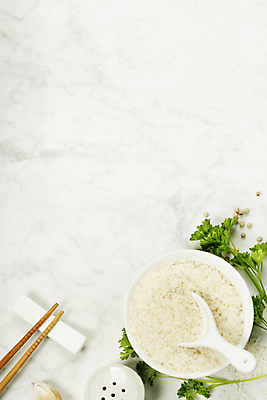 포토 JPG 해외이미지 스튜디오촬영 젓가락 밥 실내 파슬리 사람없음 하이앵글 플랫레이 해외202004 해외포토 음식 뷰포인트 채소 수저 내부 플랫 파일형식