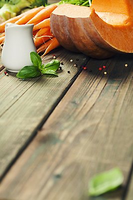 포토 JPG 해외이미지 조각 호박 실내 사람없음 농작물 당근 가을 소프트포커스 나무바닥 바질 시럽컵 통후추 카피스페이스 해외202004 해외포토 계절 농업 채소 바닥 뿌리채소 촬영기법 내부 공백 후추 파일형식