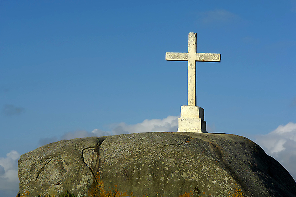 포토 JPG 해외이미지 모양 구름 실루엣 종교 컨셉 십자가 하늘 날씨 그림자 풍경 사람없음 빛 햇빛 태양 교회 믿음 검은색 성경 기도 예수 심볼 묘사 윤곽 귀족 신앙심 해외202004 해외202105 해외포토 자연요소 감정 컬러 종교용품 종교건축 촬영기법 건물 신_종교 파일형식