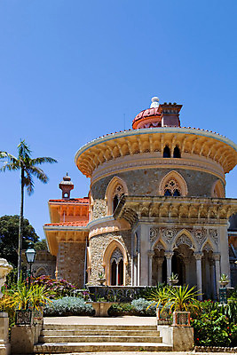 포토 JPG 해외이미지 나무 외관 유럽 분홍색 여행 건축양식 하늘 주택 미술 풍경 사람없음 야외 건물 초록색 탑 궁전 꿈 낭만 수확 골동품 역사 보호 왕 포르투갈 그림 천연기념물 고딕 리스본 신트라 해외202004 해외202105 해외포토 식물 건축물 건축 나라 컬러 컨셉 고건축 농업 문화예술 파일형식