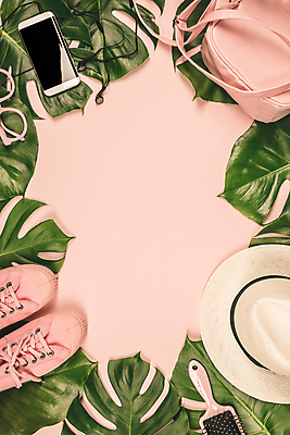 포토 JPG 해외이미지 프레임 실내 사람없음 하이앵글 유행 스니커즈 열대잎 파스텔톤 분홍색배경 해외202004 해외포토 뷰포인트 분홍색 컬러 백그라운드 운동화 잎 내부 파일형식