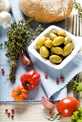 포토 JPG 해외이미지 그릇 빵 방울토마토 마늘 사람없음 올리브오일 올리브 냅킨 양송이 후추 백리향 해외202004 해외포토 식기 열매 음식 토마토 채소 버섯 기름_음식 향신료 파일형식