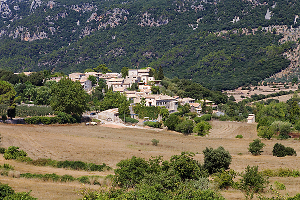 포토 JPG 해외이미지 구름 전통 유럽 여행 건축양식 하늘 산 주택 풍경 사람없음 건물 여름 파란색 교회 여행객 마을 도시 중세 역사 스페인 지중해 언덕 서쪽 스페인어 옛날 해외202004 해외202105 해외포토 자연요소 건축물 계절 건축 나라 바다 컬러 종교건축 사람 방향 파일형식