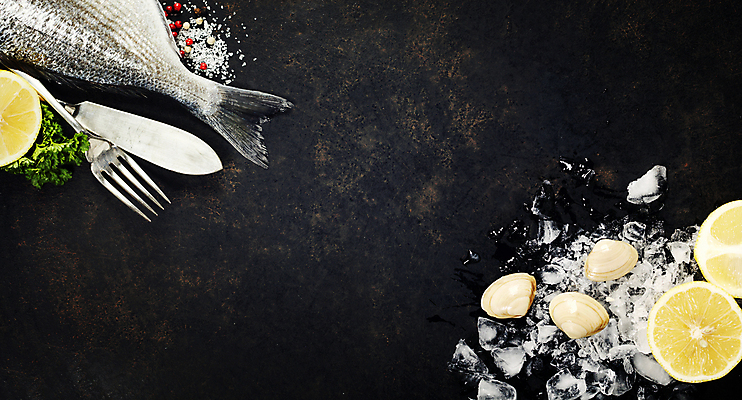 포토 JPG 해외이미지 포크 검은배경 조개 실내 어류 사람없음 하이앵글 얼음 나이프 레몬 해산물 후추 카피스페이스 해외202004 해외포토 자연요소 식기 뷰포인트 백그라운드 과일 어패류 내부 검은색 수중동물 공백 칼 향신료 파일형식