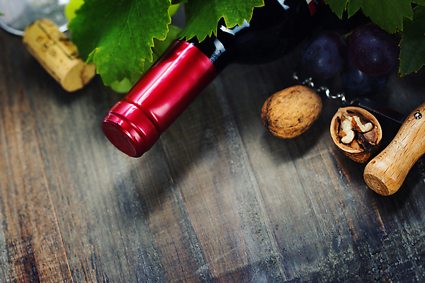 포토 JPG 해외이미지 포도 사람없음 와인 와인병 나무바닥 슬라이스 호두 코르크 와인오프너 포도잎 카피스페이스 해외202004 해외포토 잎 과일 병_용기 바닥 주류 공백 견과류 병따개 파일형식