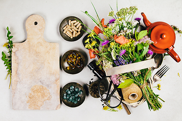 포토 JPG 해외이미지 접시 꽃다발 포크 도마 도마_주방용품 실내 사람없음 알약 숟가락 들꽃 찻주전자 흰배경 꽃바구니 노끈 앰플 해외202004 차거름망 해외포토 식기 꽃 줄 백그라운드 주전자 주방용품 수저 내부 약 바구니 흰색 파일형식
