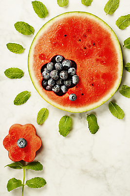 포토 JPG 해외이미지 꽃무늬 수박 실내 사람없음 민트 블루베리 해모양 해외202004 해외포토 모양 꽃 무늬 과일 내부 허브 파일형식