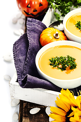 포토 JPG 해외이미지 스튜디오촬영 그릇 호박 실내 사람없음 아웃포커스 흰배경 단호박수프 해외202004 해외포토 식기 백그라운드 채소 촬영기법 내부 흰색 수프 파일형식