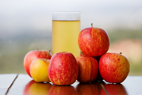 포토 JPG 해외이미지 백그라운드 과일 사람없음 노란색 신선 달콤 사과 상쾌 날것 내추럴 사과주스 해외202004 해외202105 해외포토 감정 컬러 맛 과일주스 파일형식