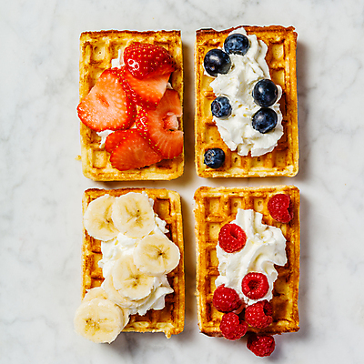 포토 JPG 해외이미지 딸기 디저트 바나나 실내 사람없음 하이앵글 달콤 흰배경 생크림 블루베리 산딸기 대리석 와플 해외202004 해외포토 음식 뷰포인트 백그라운드 과일 재료 내부 흰색 맛 크림 파일형식