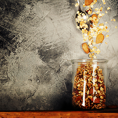 포토 JPG 해외이미지 회색배경 곡류 실내 사람없음 숟가락 견과류 붓기 시리얼 쏟아짐 요거트 카피스페이스 그래놀라 해외202004 해외포토 음식 백그라운드 모션 유제품 수저 내부 공백 회색 파일형식