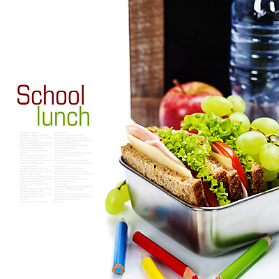 포토 JPG 해외이미지 포도 색연필 샌드위치 사람없음 칠판 사과 생수 흰배경 도시락 점심식사 도시락통 식단관리 해외202004 해외포토 음식 백그라운드 과일 학용품 식사 흰색 용기_그릇 물병 파일형식