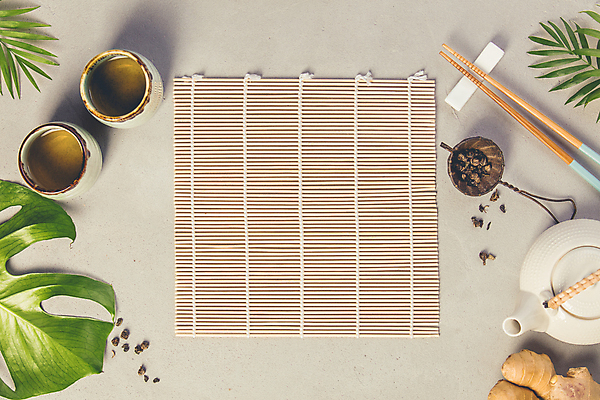 포토 JPG 해외이미지 실내 사람없음 하이앵글 도자기 차 찻잔 찻주전자 생강 찻잎 나무젓가락 나무발 베이지색배경 플랫레이 해외202004 차거름망 해외포토 음료 뷰포인트 백그라운드 채소 젓가락 주전자 잔 내부 차_음료 플랫 베이지색 파일형식