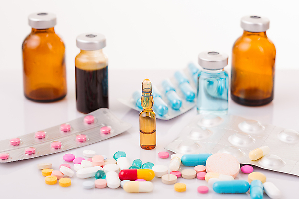 포토 JPG 해외이미지 의학 실내 사람없음 아웃포커스 알약 약 다양 흰배경 앰플 바이알 해외202105 해외포토 다수 백그라운드 촬영기법 내부 흰색 의료용품 파일형식