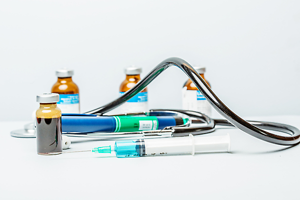 포토 JPG 해외이미지 의학 청진기 실내 주사기 사람없음 약 다양 흰배경 주사약 바이알 해외202105 해외포토 다수 백그라운드 의료기기 내부 흰색 의료용품 파일형식