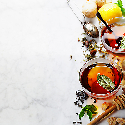 포토 JPG 해외이미지 실내 사람없음 찻잔 티스푼 레몬 민트 흰배경 생강 찻잎 허니디퍼 카피스페이스 해외202004 차거름망 해외포토 백그라운드 채소 과일 잔 내부 차_음료 숟가락 공백 흰색 도구 허브 파일형식