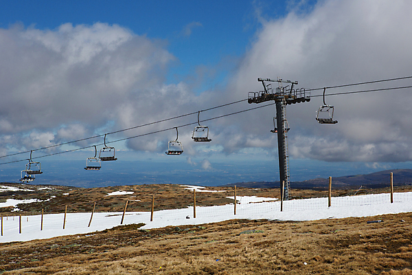 포토 JPG 해외이미지 하늘 스키 산 사람없음 미끄럼틀 포르투갈 휴양지 해외202105 해외포토 유럽 겨울스포츠 장소 놀이기구 파일형식