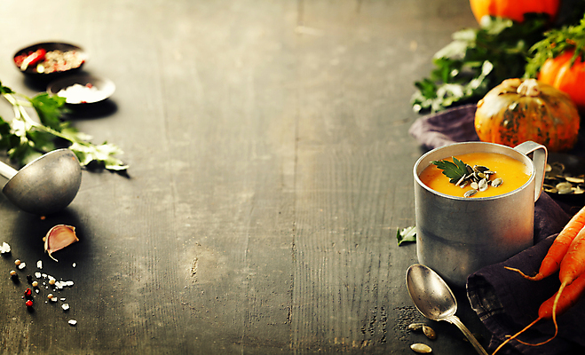 포토 JPG 해외이미지 스튜디오촬영 호박 실내 사람없음 아웃포커스 컵 숟가락 당근 국자 나무바닥 소금 후추 단호박수프 해외202004 해외포토 식기 채소 주방용품 바닥 뿌리채소 촬영기법 수저 내부 수프 향신료 파일형식