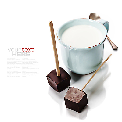 포토 JPG 해외이미지 건강 타이포그라피 사람없음 초콜릿 숟가락 우유 머그컵 흰배경 유기농 이쑤시개 칼슘 카피스페이스 해외202004 해외포토 문자 웰빙 백그라운드 디저트 유제품 수저 컵 공백 흰색 파일형식