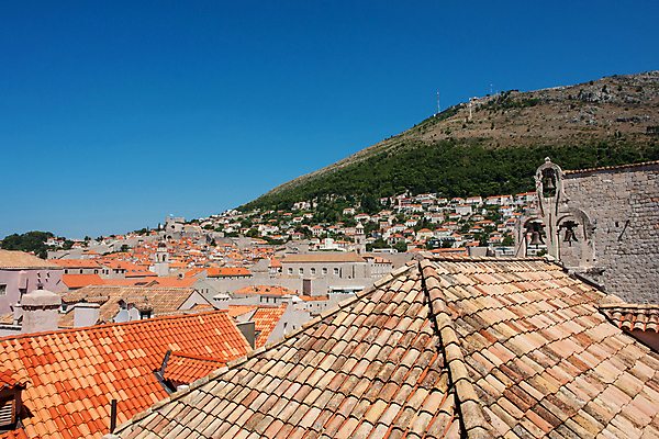 포토 JPG 해외이미지 전통 벽 바다 여행 건축양식 자연 지붕 휴가 휴식 거리 풍경 사람없음 여름 파란색 컬러풀 햇빛 성당 교회 탑 맑음 도시 중세 역사 큼 지중해 베네치아 방문 포인트 크로아티아 달마시안 두브로브니크 수녀원 옛날 파라다이스 해외202105 해외포토 건축물 계절 건축 유럽 컬러 컨셉 종교건축 날씨 건물 금융 태양 이탈리아 개 크기 생태계 파일형식