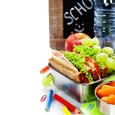 포토 JPG 해외이미지 템플릿 포도 색연필 프레임 샌드위치 사람없음 칠판 사과 생수 흰배경 도시락 클립 점심식사 도시락통 미니당근 식단관리 해외202004 해외포토 음식 백그라운드 과일 학용품 식사 당근 흰색 용기_그릇 물병 파일형식