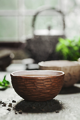 포토 JPG 해외이미지 실내 사람없음 아웃포커스 찻잔 찻주전자 생강차 해외202004 해외포토 주전자 잔 촬영기법 내부 차_음료 파일형식