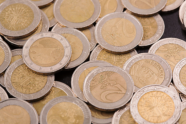 포토 JPG 해외이미지 스튜디오촬영 유럽 백그라운드 돈 2 비즈니스 사람없음 금융 경제 세일 금속 동전 저축 유로 흰색 원형 변화 시장 재산 황금 가격 무역 흰배경 투자 상업 가치 고립 수입 유럽연합 경제학 많음 카피스페이스 해외202105 해외포토 도형 교육 나라 산업 컬러 컨셉 재질 실내 공백 파일형식