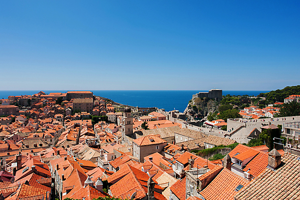 포토 JPG 해외이미지 전통 벽 바다 여행 건축양식 자연 지붕 휴가 휴식 거리 풍경 사람없음 여름 파란색 컬러풀 햇빛 성당 교회 탑 맑음 도시 중세 역사 큼 지중해 베네치아 방문 포인트 크로아티아 달마시안 두브로브니크 수녀원 옛날 파라다이스 해외202105 해외포토 건축물 계절 건축 유럽 컬러 컨셉 종교건축 날씨 건물 금융 태양 이탈리아 개 크기 생태계 파일형식