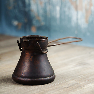 포토 JPG 해외이미지 커피 실내 사람없음 커피포트 터키문화 나무탁자 해외202004 튀르키예 해외포토 동양문화 아시아 음료 외국문화 탁자 주전자 내부 파일형식