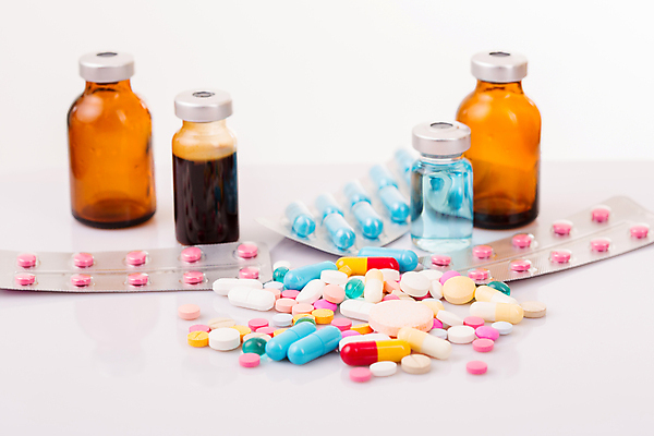 포토 JPG 해외이미지 의학 실내 사람없음 알약 약 다양 흰배경 바이알 해외202105 해외포토 다수 백그라운드 내부 흰색 의료용품 파일형식