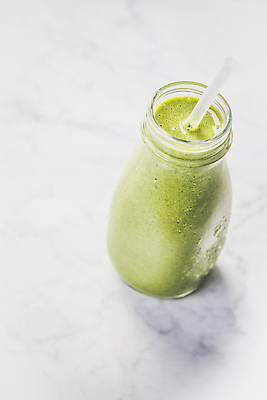 포토 JPG 해외이미지 건강 빨대 사람없음 주스 채식 다이어트음식 스무디 음료수병 저칼로리식단 디톡스 해외202004 해외포토 음료 다이어트 식단 저칼로리 병_담는 파일형식