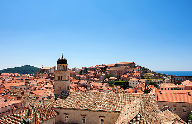 포토 JPG 해외이미지 유럽 벽 바다 여행 오렌지 건축양식 지붕 안테나 졸업생 사람없음 빨간색 도시풍경 여행객 도시 성 중세 지중해 포트 타운 크로아티아 두브로브니크 발칸반도 옛날 해외202105 해외포토 건축물 건축 나라 컬러 과일 졸업 통신 사람 풍경 역사 파일형식