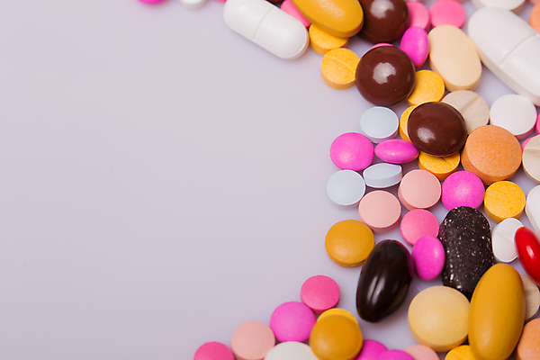 포토 JPG 해외이미지 의학 실내 사람없음 알약 다양 흰배경 카피스페이스 해외202105 해외포토 다수 백그라운드 내부 약 공백 흰색 파일형식