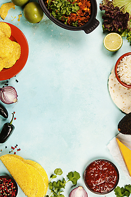 포토 JPG 해외이미지 식재료 밥 치즈 프레임 실내 사람없음 하이앵글 상추 준비 파란배경 라임 멕시코음식 나초 타코 살사소스 적양파 토르티야 통후추 할라피뇨 해외202004 해외포토 음식 뷰포인트 백그라운드 채소 과일 고추 양파 유제품 서양음식 내부 파란색 소스_음식 후추 파일형식