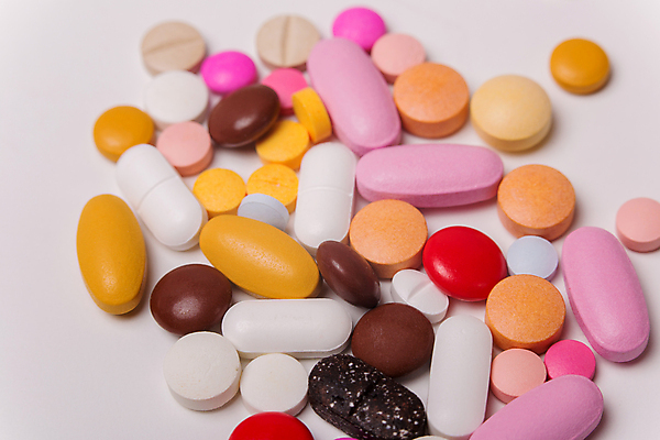 포토 JPG 해외이미지 의학 실내 근접촬영 사람없음 알약 다양 흰배경 해외202105 해외포토 뷰포인트 다수 백그라운드 내부 약 흰색 파일형식