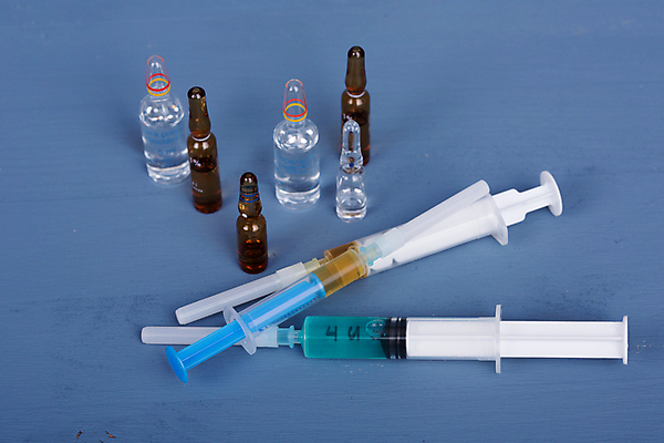 포토 JPG 해외이미지 의학 실내 주사기 사람없음 약 다양 파란배경 주사약 앰플 해외202105 해외포토 다수 백그라운드 의료기기 내부 파란색 파일형식