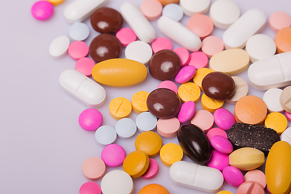 포토 JPG 해외이미지 의학 실내 근접촬영 사람없음 알약 다양 흰배경 해외202105 해외포토 뷰포인트 다수 백그라운드 내부 약 흰색 파일형식