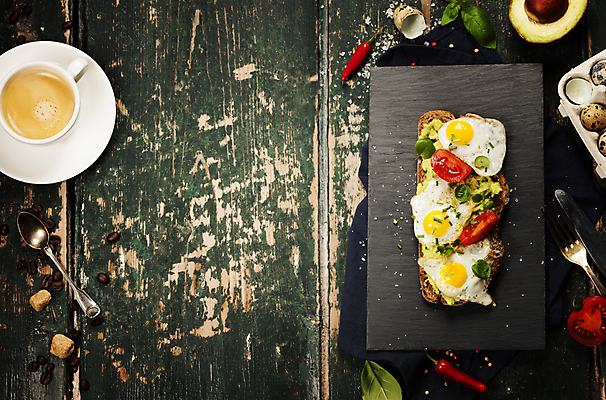 포토 JPG 해외이미지 빵 방울토마토 실내 사람없음 계란 아침식사 계란프라이 나무바닥 해외202004 해외포토 음식 토마토 바닥 내부 알 식사 계란요리 파일형식