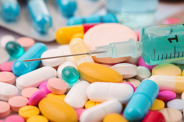 포토 JPG 해외이미지 의학 실내 주사기 근접촬영 사람없음 아웃포커스 알약 다양 주사약 해외202105 해외포토 뷰포인트 다수 의료기기 촬영기법 내부 약 파일형식