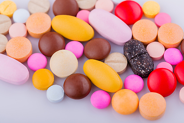 포토 JPG 해외이미지 의학 실내 근접촬영 사람없음 알약 다양 흰배경 해외202105 해외포토 뷰포인트 다수 백그라운드 내부 약 흰색 파일형식