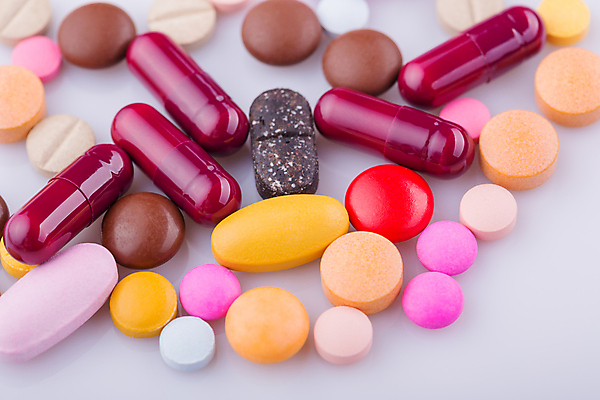 포토 JPG 해외이미지 의학 실내 사람없음 알약 다양 흰배경 해외202105 해외포토 다수 백그라운드 내부 약 흰색 파일형식