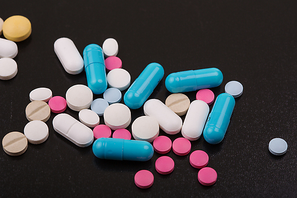 포토 JPG 해외이미지 의학 검은배경 실내 사람없음 알약 다양 해외202105 해외포토 다수 백그라운드 내부 약 검은색 파일형식