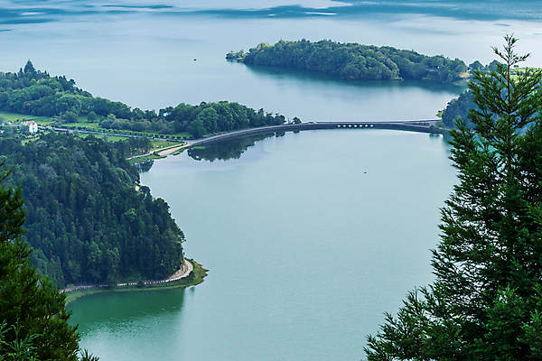 포토 JPG 해외이미지 나무 식물 구름 공원 유럽 호수 섬 자연 하늘 산 풍경 사람없음 야외 계곡 전원 도시 숲 포르투갈 언덕 해외202105 해외포토 자연요소 공공시설 나라 전기에너지 생태계 파일형식