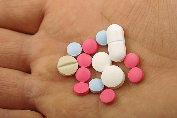 포토 JPG 해외이미지 손 의학 손바닥 들기 신체부위 알약 다양 해외202105 해외포토 다수 모션 사람 약 파일형식