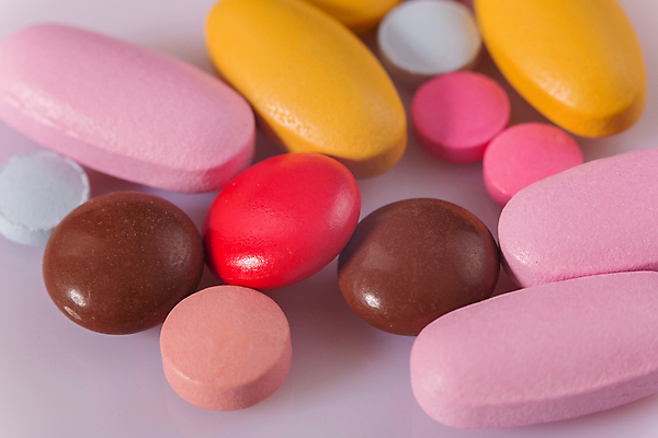 포토 JPG 해외이미지 의학 실내 근접촬영 사람없음 알약 다양 흰배경 해외202105 해외포토 뷰포인트 다수 백그라운드 내부 약 흰색 파일형식