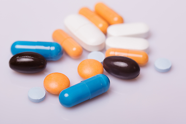 포토 JPG 해외이미지 의학 실내 근접촬영 사람없음 알약 다양 흰배경 해외202105 해외포토 뷰포인트 다수 백그라운드 내부 약 흰색 파일형식